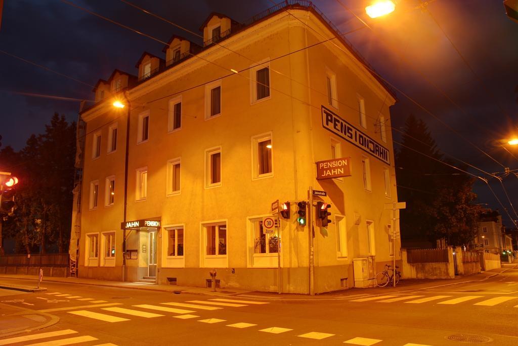 Pension Jahn Salzburgo Exterior foto